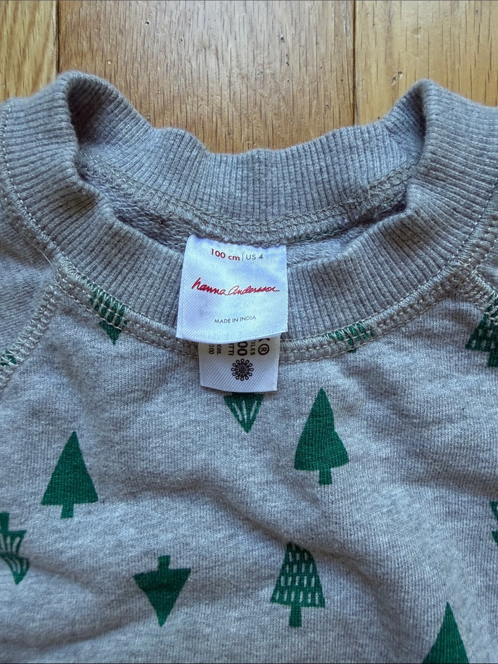 Hanna Andersson🎄 Gray Crewneck Sweater with Green Tree Print - Picture 3 of 3